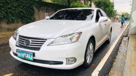 Sell White 2010 Lexus Es 350 at 69200 km 