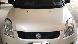 Selling White Suzuki Swift 2010 in Las Pinas 