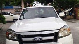 Selling White Ford Ranger 2011 at 74000 km 