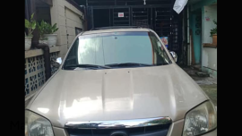Selling Used Mazda Tribute 2004 at 68000 km in Manila 