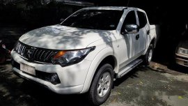 Selling White Mitsubishi Strada 2015 Manual Diesel 