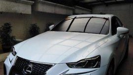 Sell White 2017 Lexus Is 350 at 5000 km 