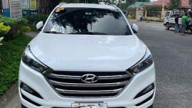 White Hyundai Tucson 2018 at 20000 km for sale 