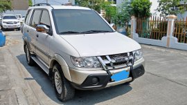 White Isuzu Crosswind 2010 for sale in Bulacan 