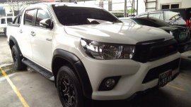 Selling White Toyota Hilux 2016 Automatic Gasoline
