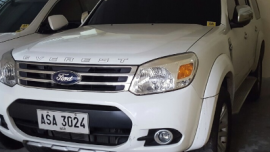 Selling White Ford Everest 2014 Automatic Diesel 
