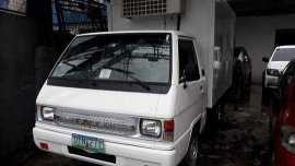 Selling White Mitsubishi L300 2012 in Caloocan