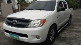Sell White 2006 Toyota Hilux Manual Diesel 