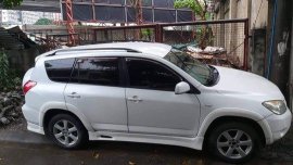 Selling White Toyota Rav4 2008 in Quezon City 