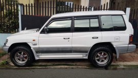 Selling White Mitsubishi Pajero 2004 at 140000 km 