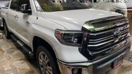 White Toyota Tundra 2018 at 10000 km for sale