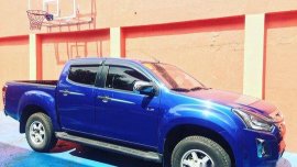 Selling Blue Isuzu D-Max 2018 Automatic Diesel 
