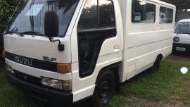 Selling White Isuzu Elf 2019 Van at 78000 km 