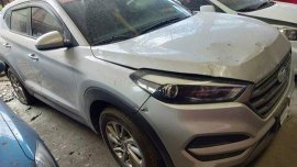 Selling Silver Hyundai Tucson 2016 at 57000 km 