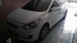 Selling White Hyundai Accent 2012 Manual Gasoline