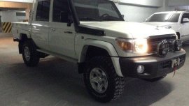 Selling White Toyota Land Cruiser 2017 at 1700 km