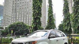 Sell White 2010 Kia Sorento Automatic Gasoline at 43926 km 