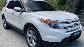 Selling White Ford Explorer 2013 at 29000 km 