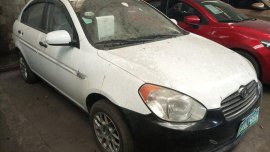 White Hyundai Accent 2010 at 113000 km for sale 