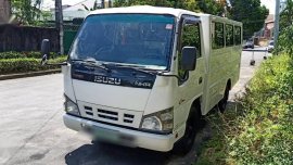 Selling Isuzu Nhr 2011 in Quezon City