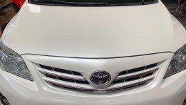 Selling White Toyota Corolla Altis 2013 in Quezon City