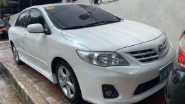 White Toyota Corolla Altis 2013 for sale in Quezon City