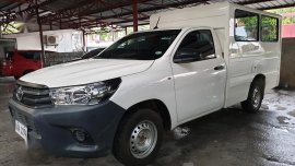 Selling White Toyota Hilux 2017 in Quezon City 