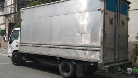 Selling 2007 Isuzu Elf Truck in Makati 