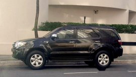 Selling Black Toyota Fortuner 2010 at 93000 km 