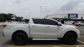 Selling White Mazda Bt-50 2015 at 29000 km