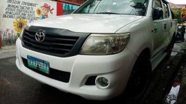 Selling White Toyota Hilux 2012 Manual Diesel 
