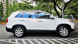 White Kia Sorento 2010 for sale in Manila