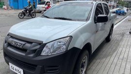 Sell White 2017 Isuzu D-Max Manual Diesel at 35000 km 