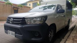Sell White 2016 Toyota Hilux at 28000 km 