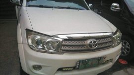 Selling White Toyota Fortuner 2010 Automatic Gasoline at 30000 km