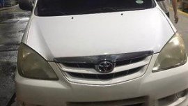 Selling White Toyota Avanza 2009 at 130000 km 