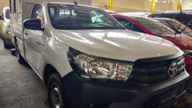 Selling White Toyota Hilux 2018 Manual Diesel 