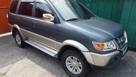 Selling Blue Isuzu Crosswind 2010 at 85000 km 