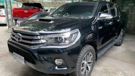 Selling Black Toyota Hilux 2017 at 43000 km 