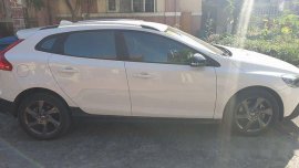 Selling White Volvo V40 2015 Automatic Diesel 