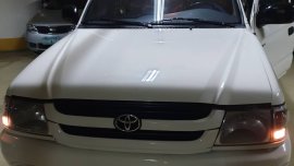 Selling 2003 Toyota Hilux in Makati