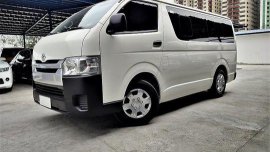 Selling White Toyota Hiace 2017 at 28000 km