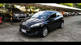 Selling Ford Fiesta 2017 Hatchback Automatic Gasoline at 25878 km 