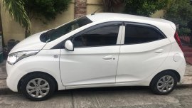 Selling White Hyundai Eon 2016 at 25000 km 