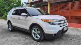 Selling White Ford Explorer 2014 at 40365 km 