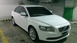 Selling White Volvo S40 2010 Automatic Gasoline 