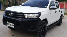 White Toyota Hilux 2016 for sale in Cebu 