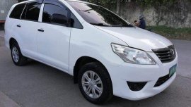 White Toyota Innova 2013 for sale in Talisay