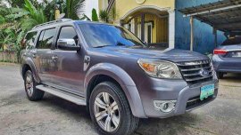 Blue Ford Everest 2012 at 70000 km for sale 