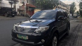 Selling Black Toyota Fortuner 2013 at 24952 km